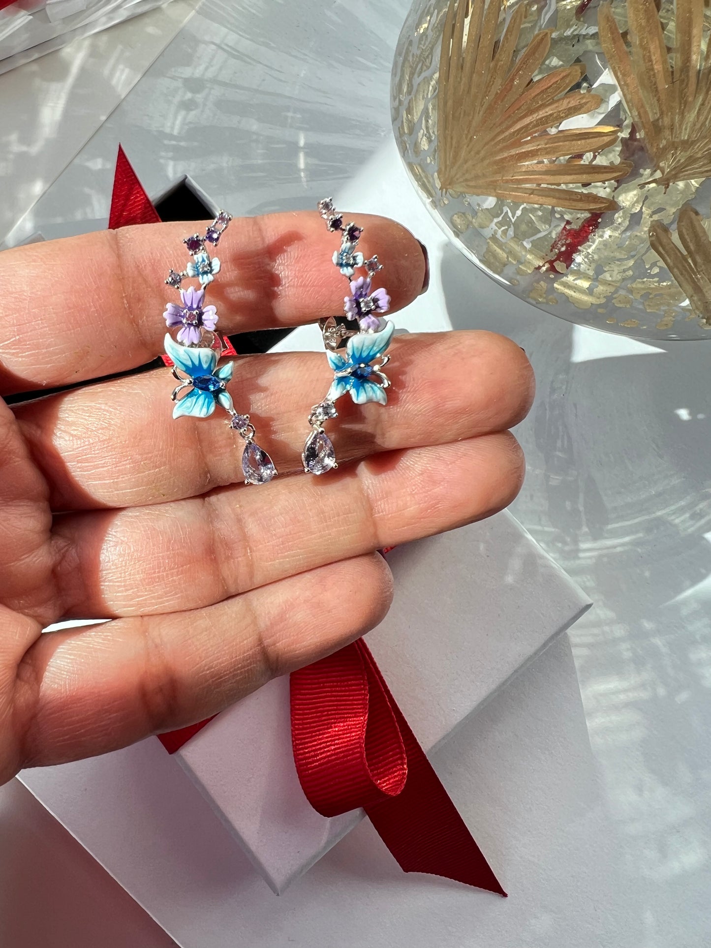 Aritos EarCrawler con Detalles de Flores y Mariposas Pintadas a Mano, Plata925