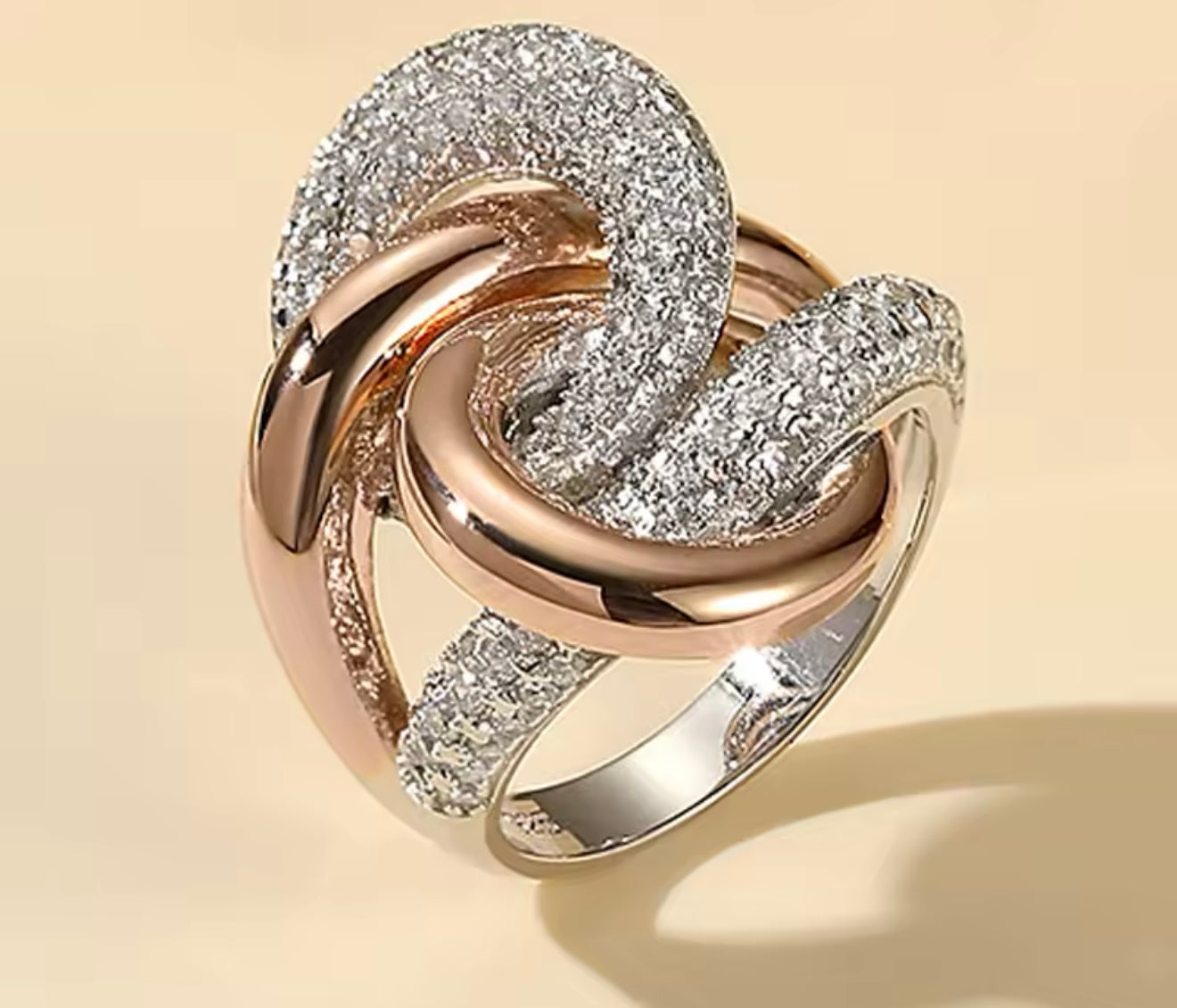 Sally Anillo en Doble Tono, Plata925 con Baño de Oro Rosado y Zircones Micropave.