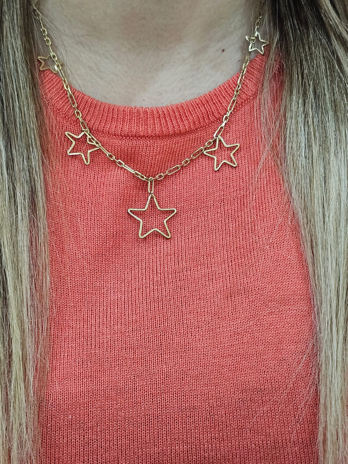 Marlene Cadena Con Dijes de Estrellas