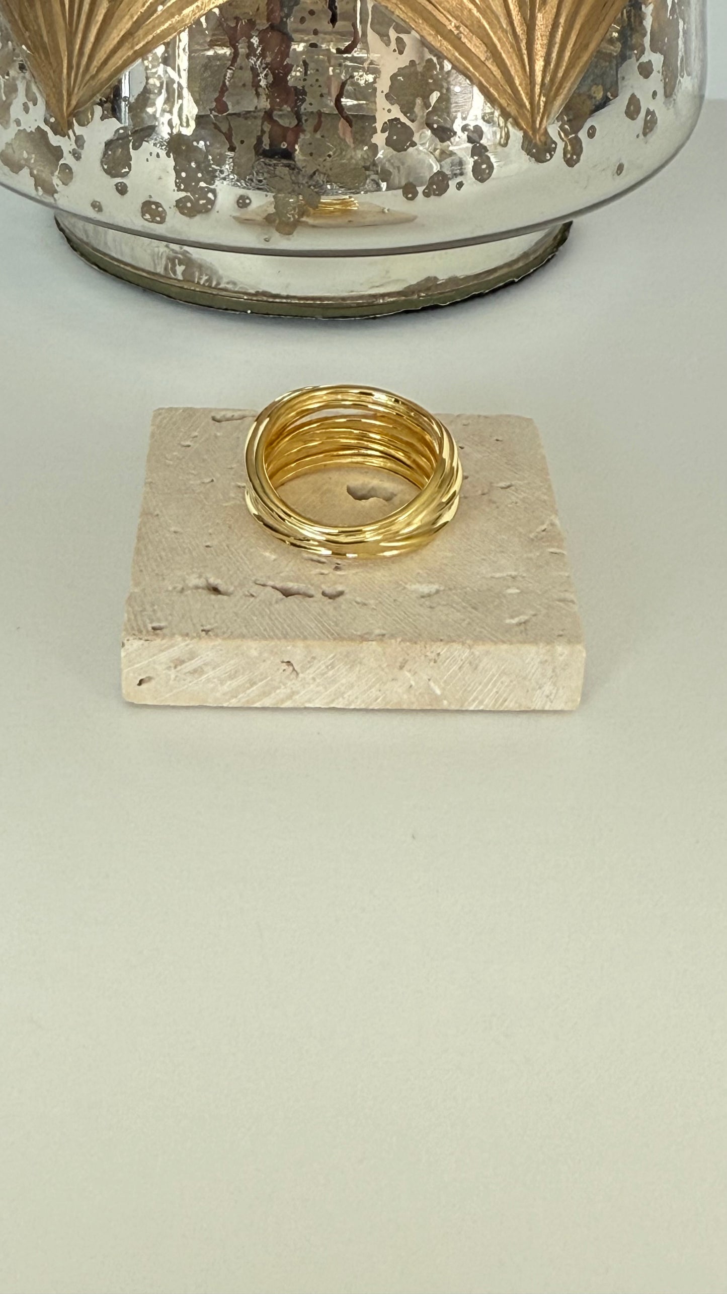 Rossy Juego de Aretes y Anillo Entrelazado Size 9