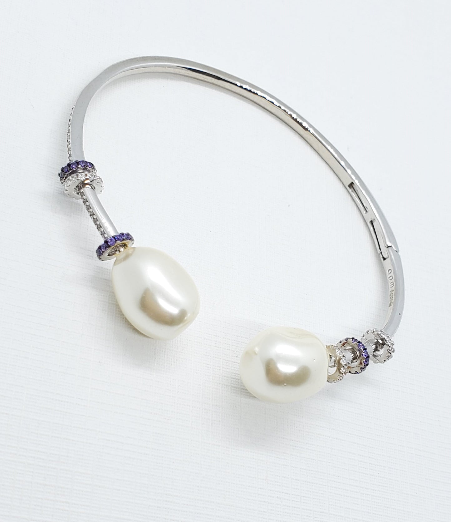 Joyería Fina, para toda ocasión, sisters jewelry, Just $1600.00! ShopBangle con perlas now at Sister'sJewelrySister'sJewelry{TAGS