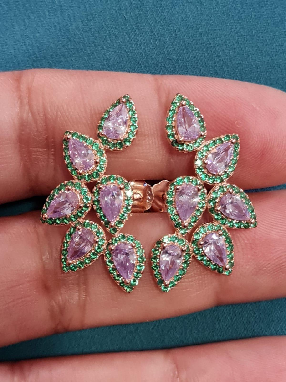 Exquisita joyería, para elevar tu estilo! , sisters jewelry, Just $1200.00! ShopAritos hojas de colores now at Sister'sJewelrySister'sJewelry{TAGS