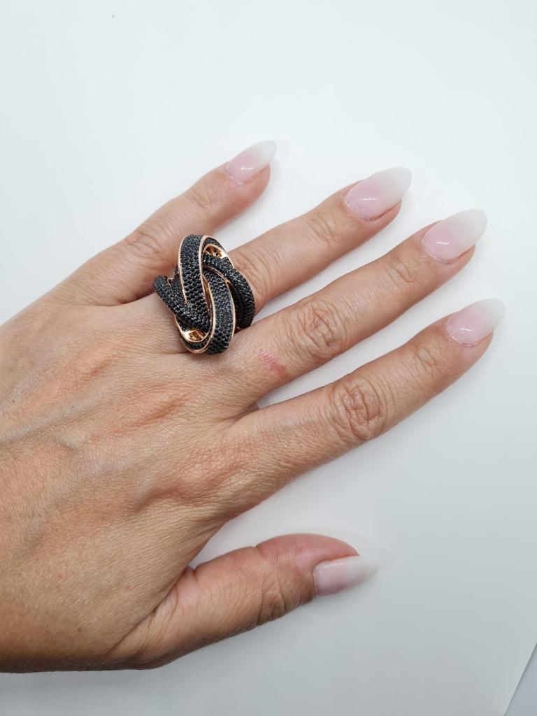 Joyería Fina, para toda ocasión } from {sisters jewelry} - Just $2450.00! ShopAnillo maxi de nudo con zircones now at Sister'sJewelrySister'sJewelryAnillos