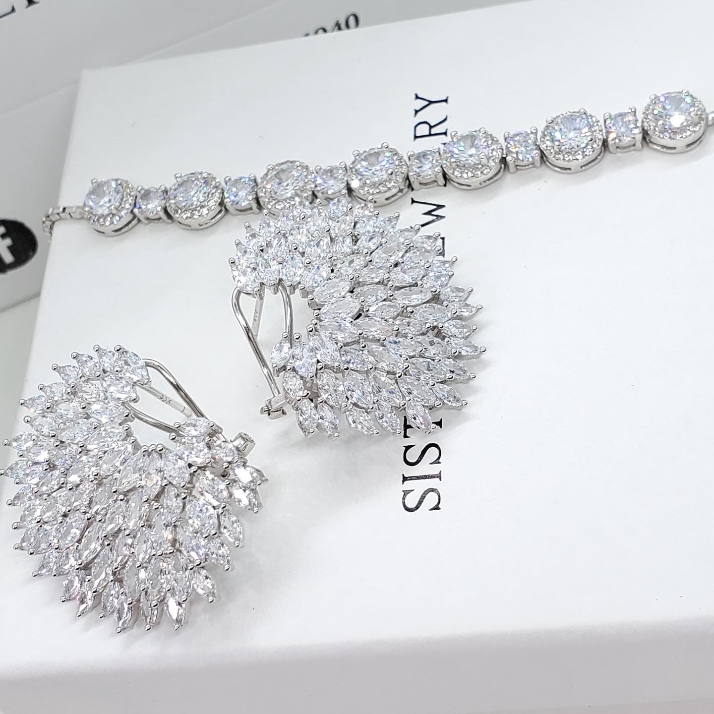 Joyería Fina, para toda ocasión, sisters jewelry, Just $1450.00! ShopPulsera Zircones Redondos now at Sister'sJewelrySister'sJewelry{TAGS