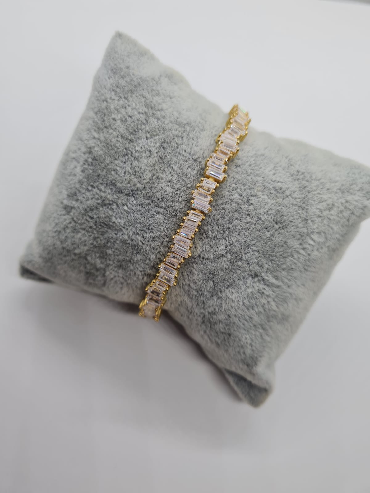 Exquisita joyería, para elevar tu estilo! , sisters jewelry, Just $1200.00! ShopPulsera Zircones Baguette now at Sister'sJewelrySister'sJewelry{TAGS