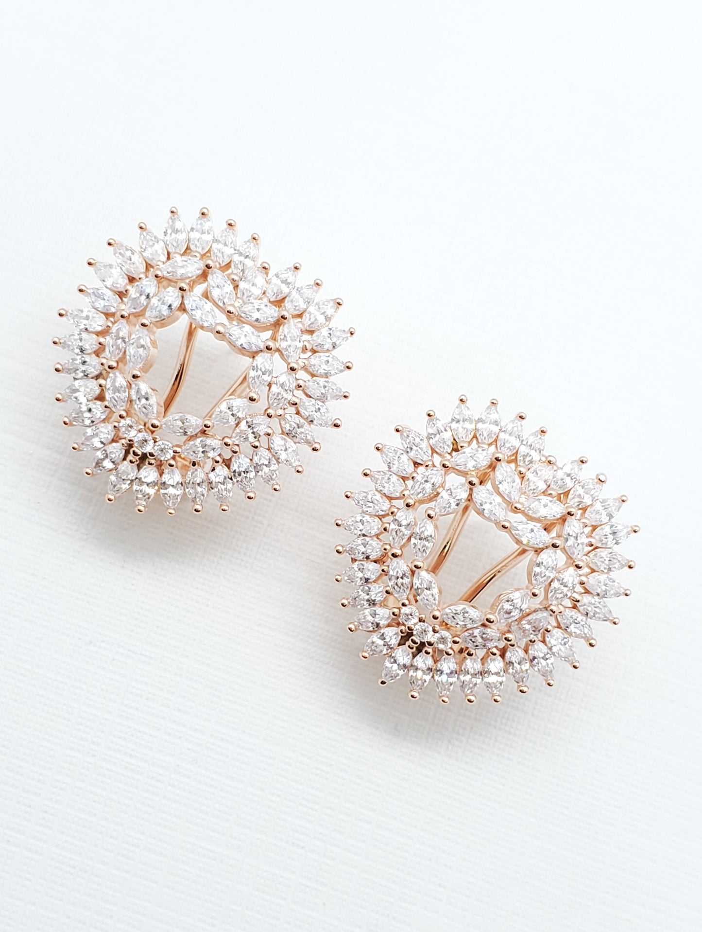 Joyería Fina, para toda ocasión } from {sisters jewelry} - Just $1200.00! ShopAritos de corazón con pin de Omega now at Sister'sJewelrySister'sJewelryAritos