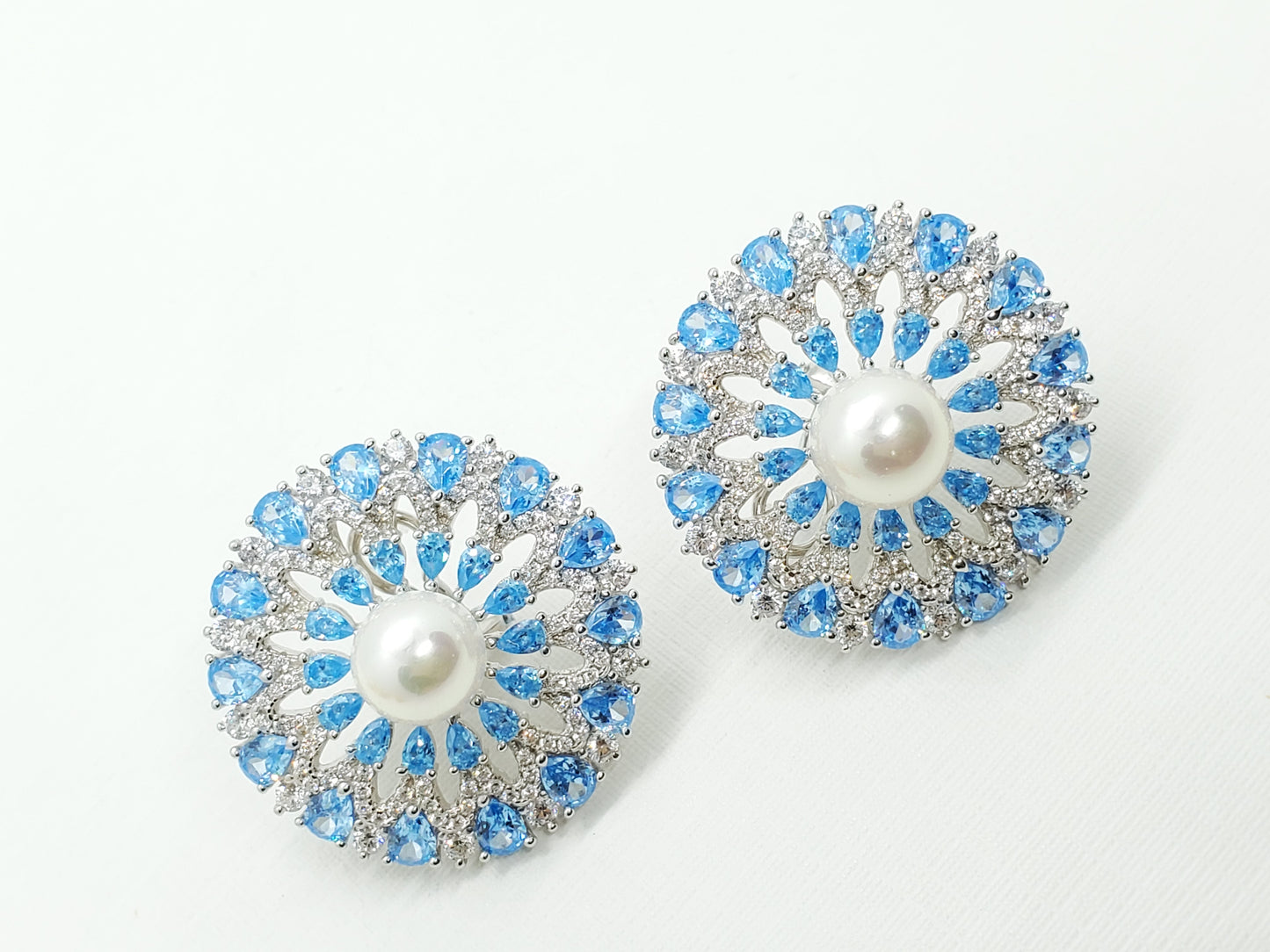 Exquisita joyería, para elevar tu estilo! , sisters jewelry, Just $1950.00! ShopAritos redondos maxi con perla now at Sister'sJewelrySister'sJewelry{TAGS