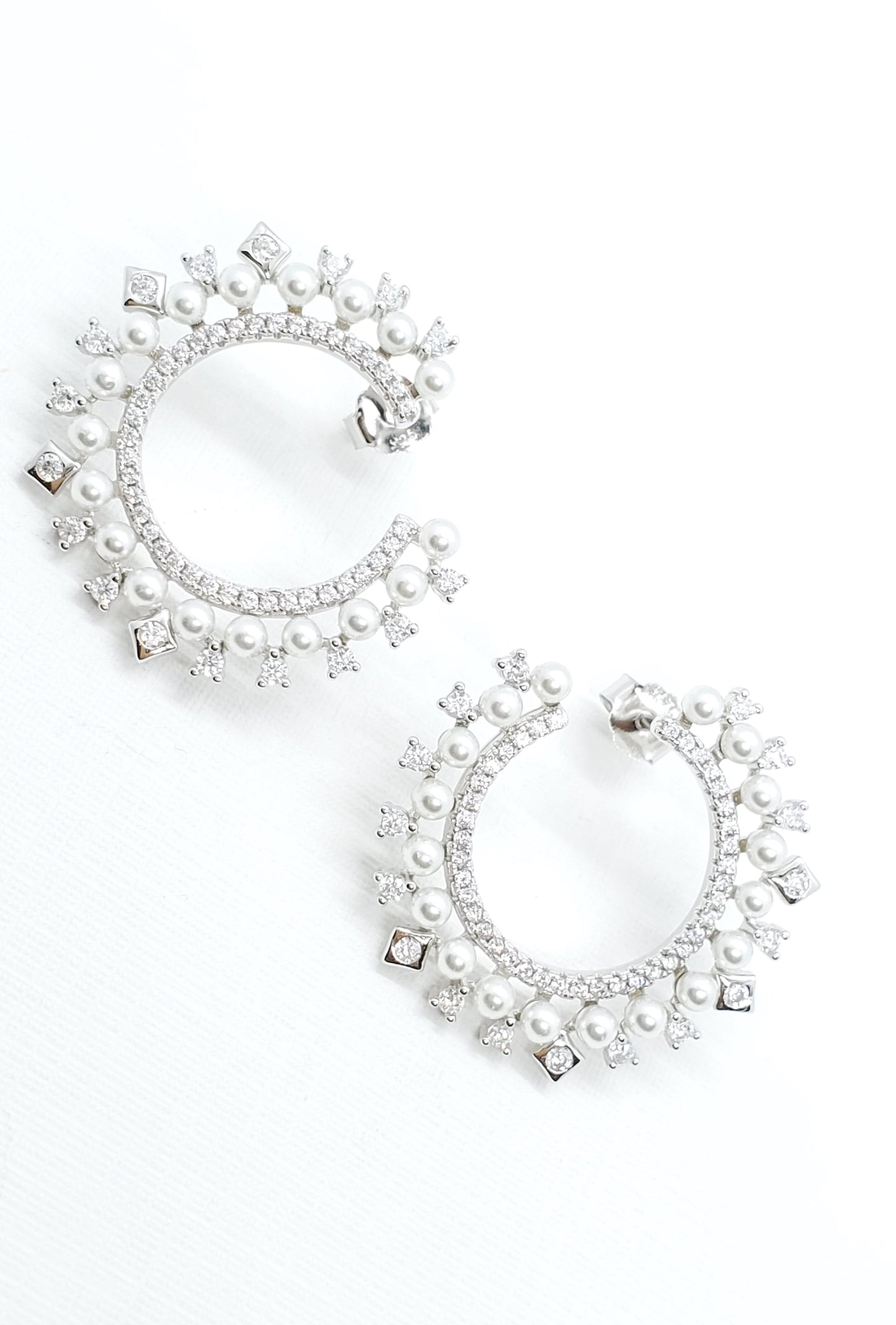 Joyería Fina, para toda ocasión } from {sisters jewelry} - Just $1200.00! ShopAritos de zircones y mini perlas now at Sister'sJewelrySister'sJewelryAritos