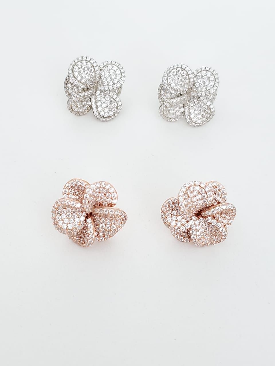 Joyería Fina, para toda ocasión } from {sisters jewelry} - Just $1550.00! ShopAritos de rosas con seis pétalos now at Sister'sJewelrySister'sJewelryAritos