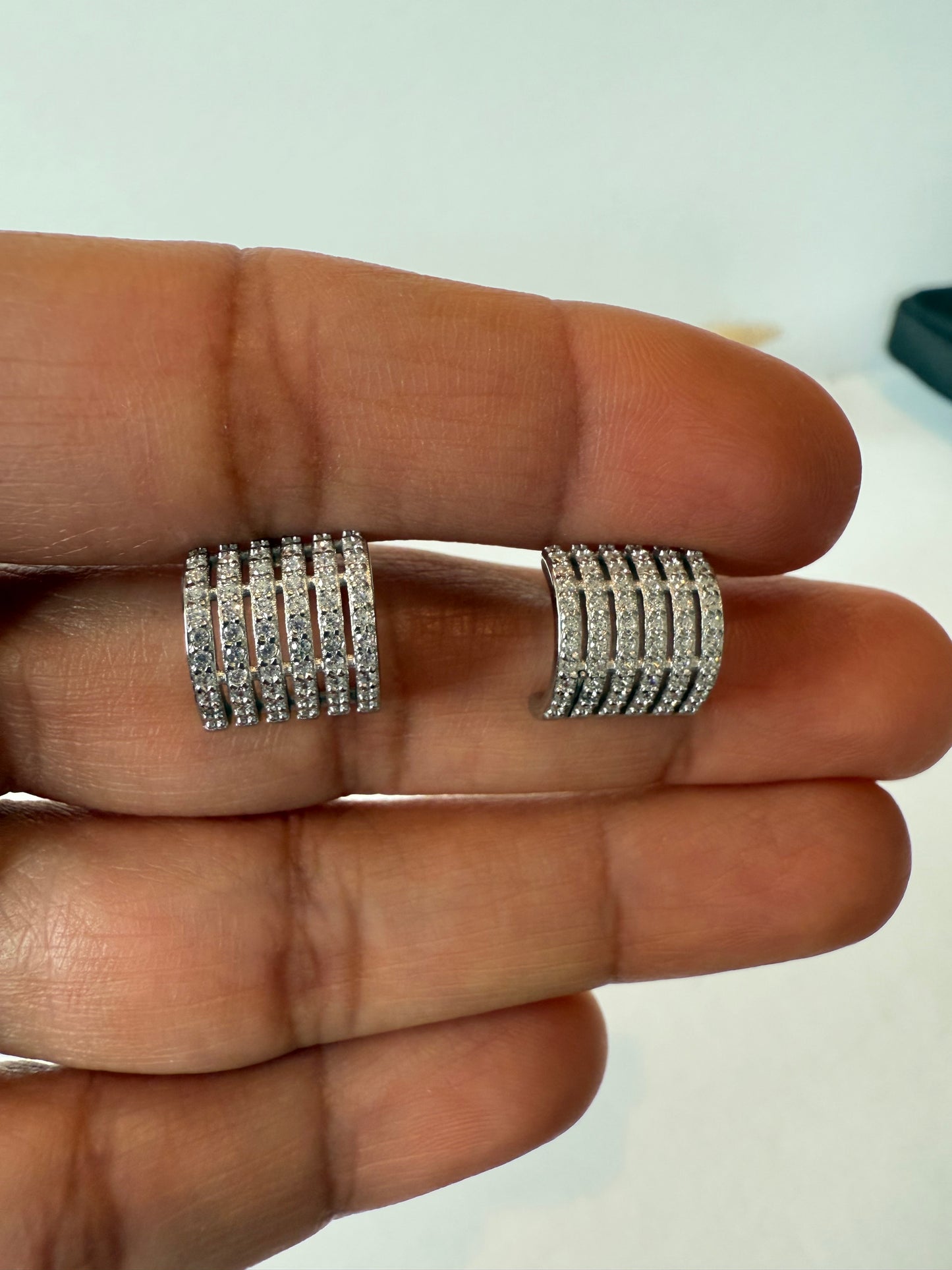 Aritos tipo Huggies, plata925 con Zircones