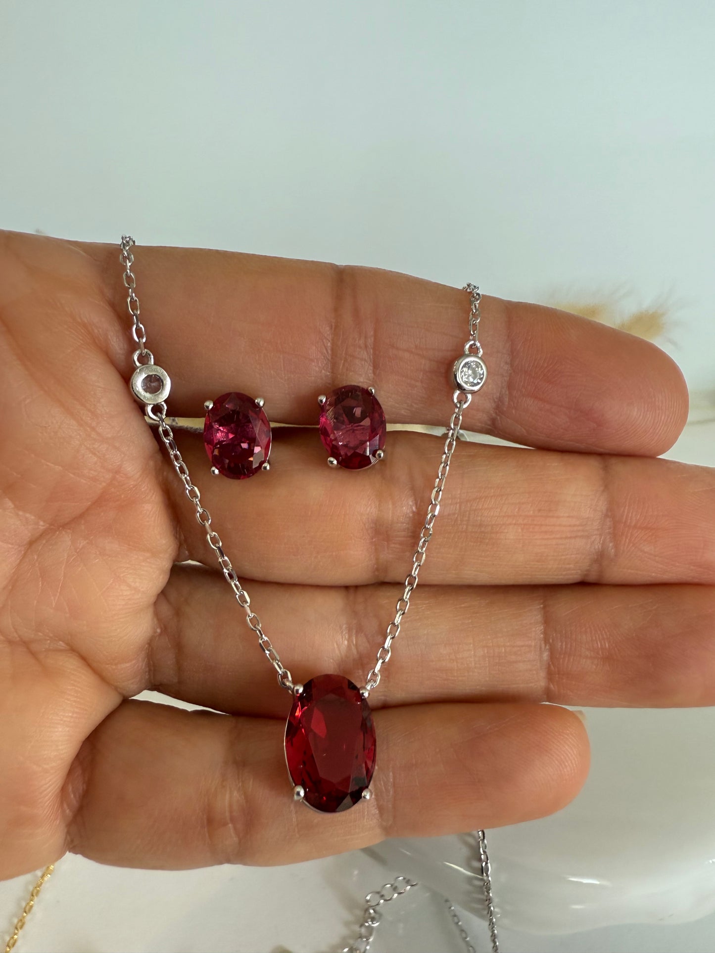 Juego de aritos y cadena, plata925 zircones rojo
