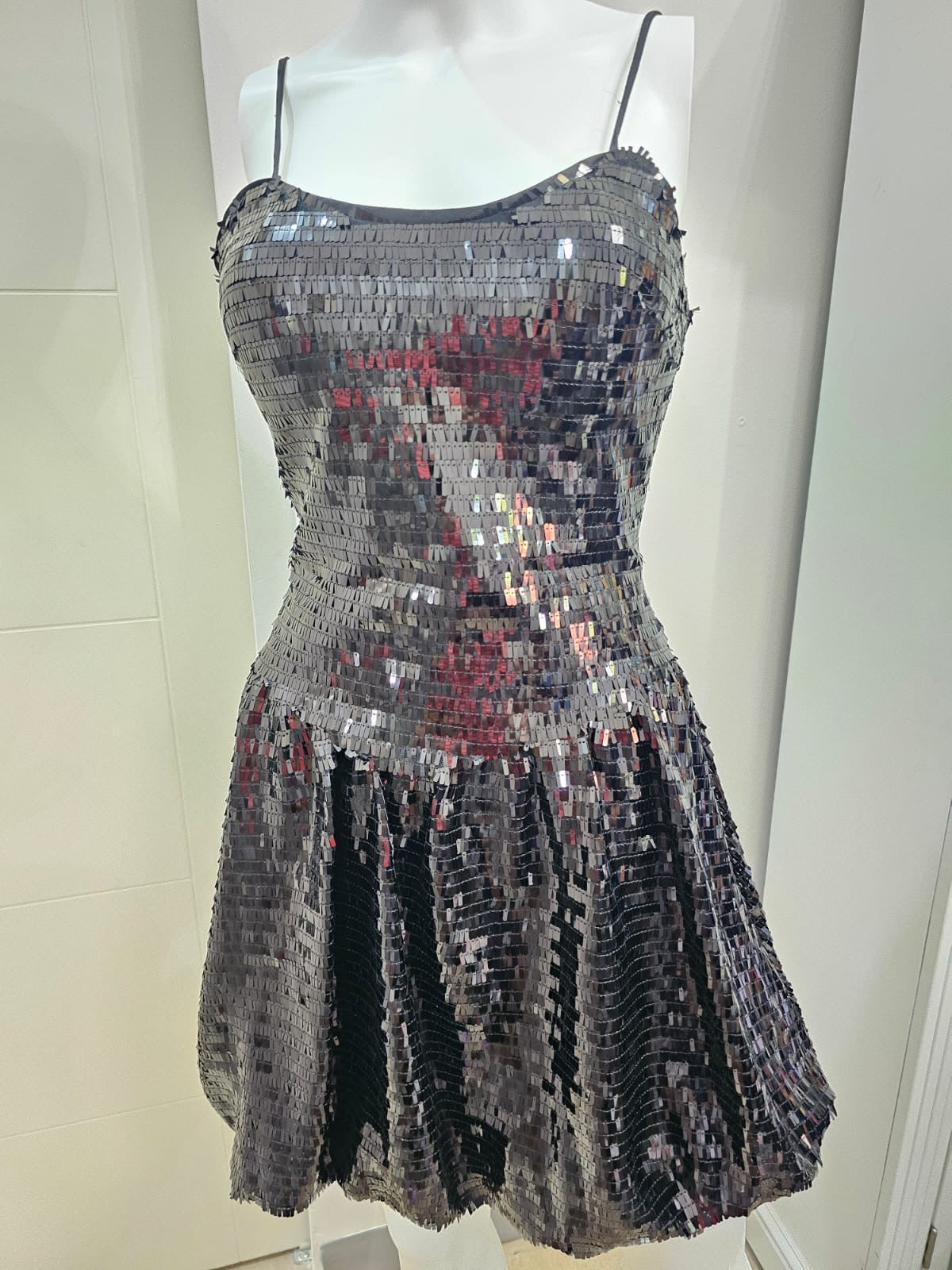 Vestido de Lentejuela negro, corto estilo burbuja, talla M