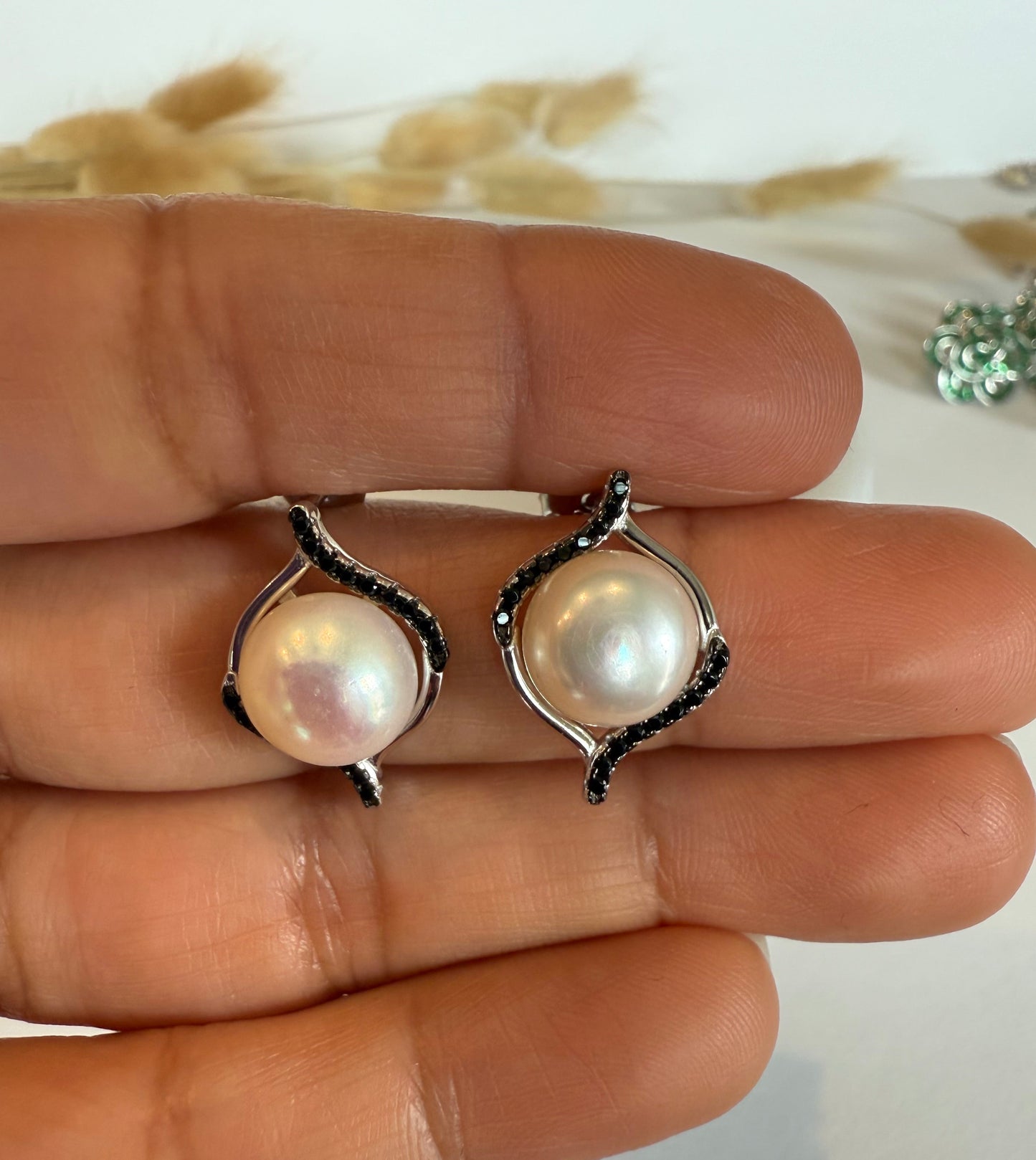 Aritos de perla natural de Río, con Zircones negros en plata925