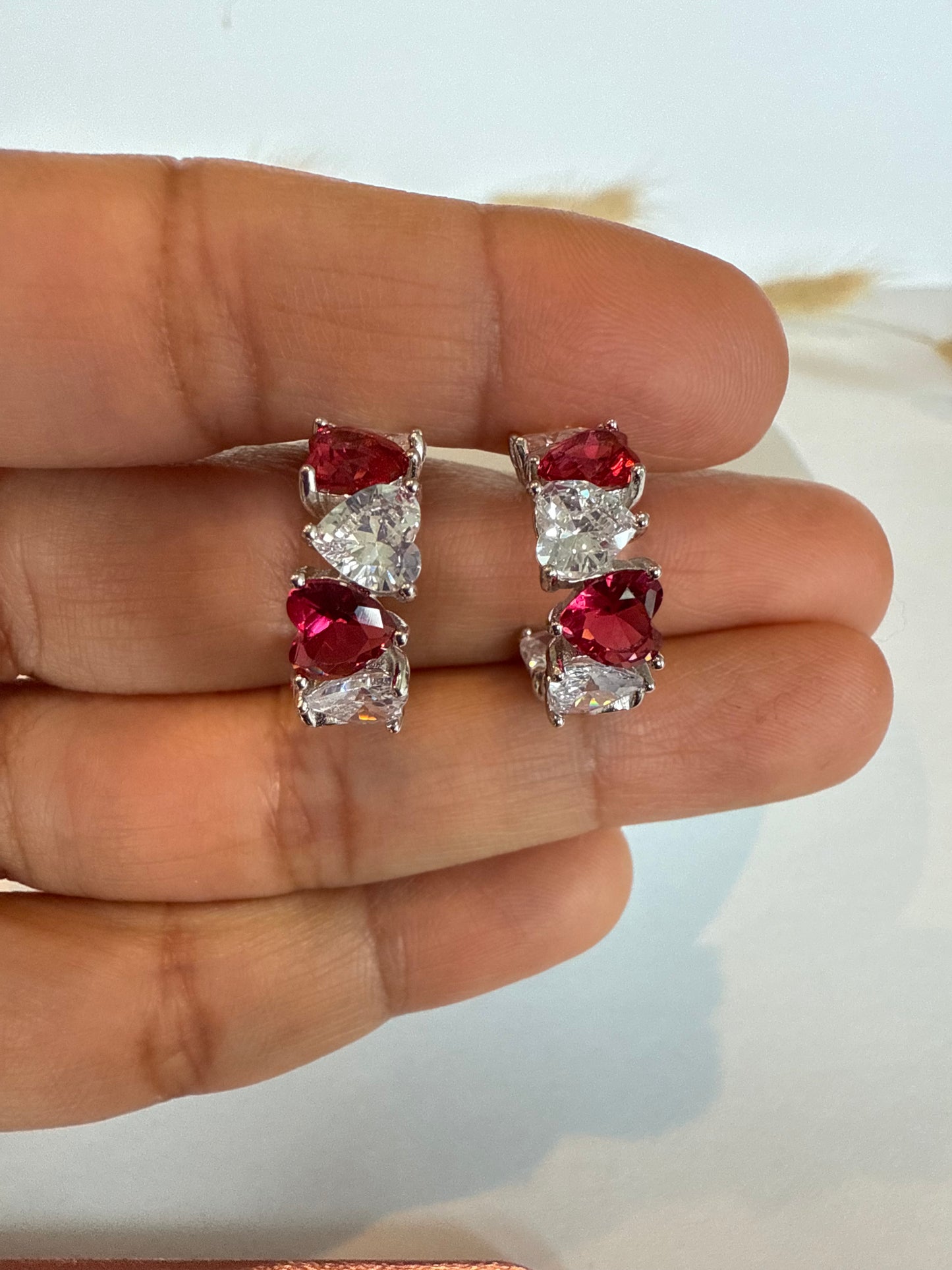 Argollas con Zircones en forma de corazón, plata925