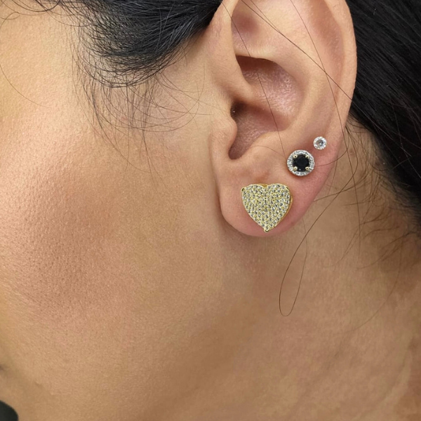 Rachel Aritos Stud en Forma de Corazón Micropave Medianos