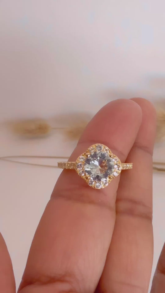 Anillo con Topacio Blanco Natural, en plata925 con Baño de Oro