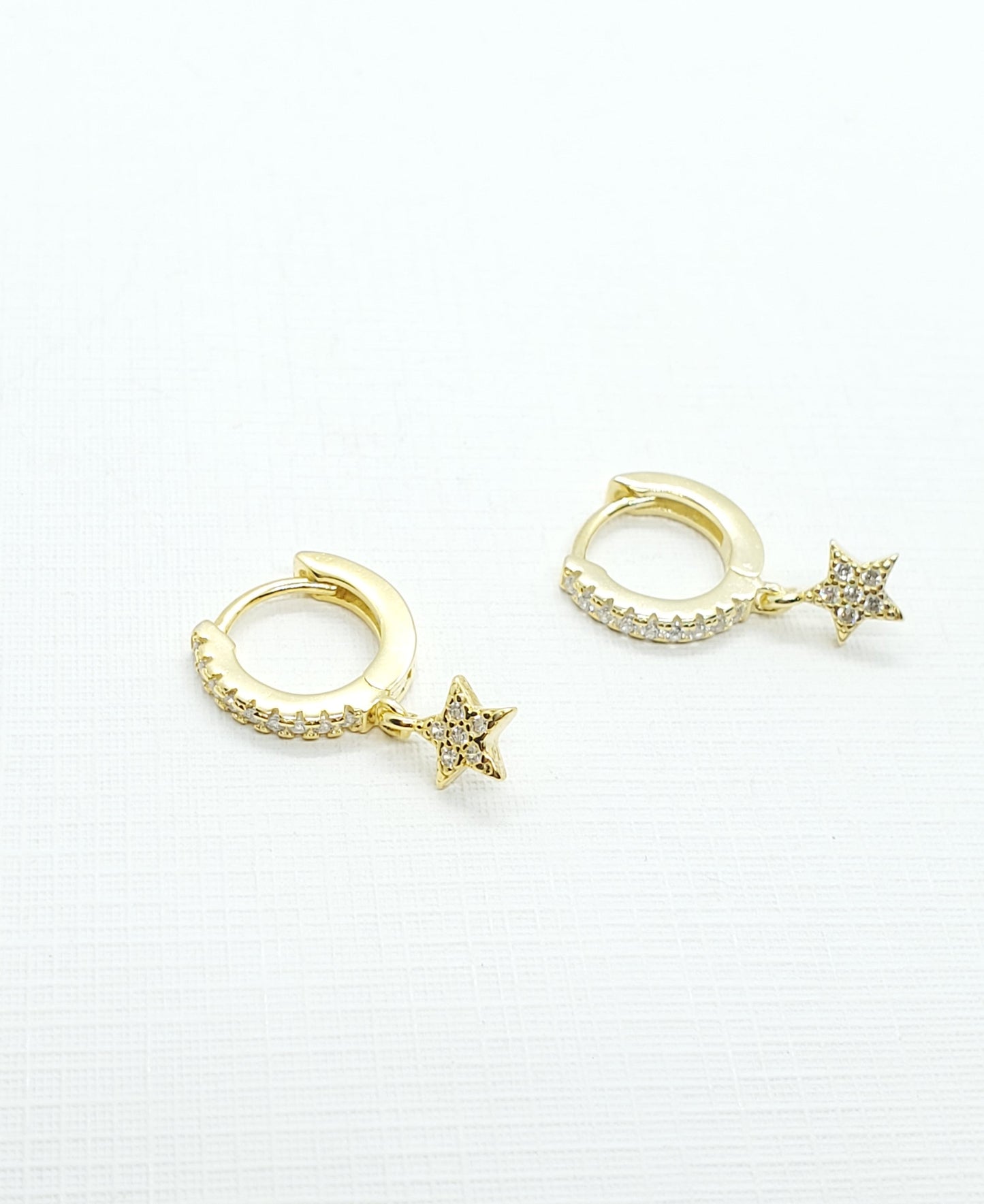 Joyería Fina, para toda ocasión, sisters jewelry, Just $550.00! ShopMini hoops con charm de estrella now at Sister'sJewelrySister'sJewelry{TAGS