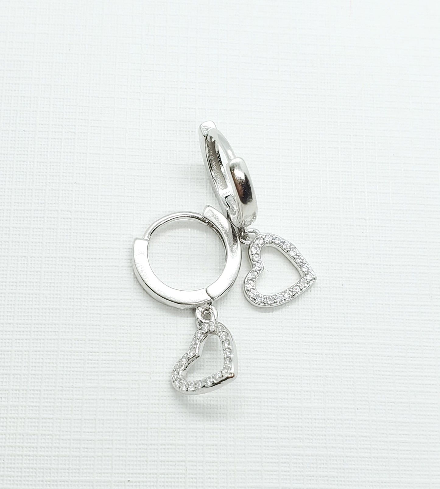 Joyería Fina, para toda ocasión } from {sisters jewelry} - Just $550.00! ShopHuggies con charm de corazón now at Sister'sJewelrySister'sJewelryAritos