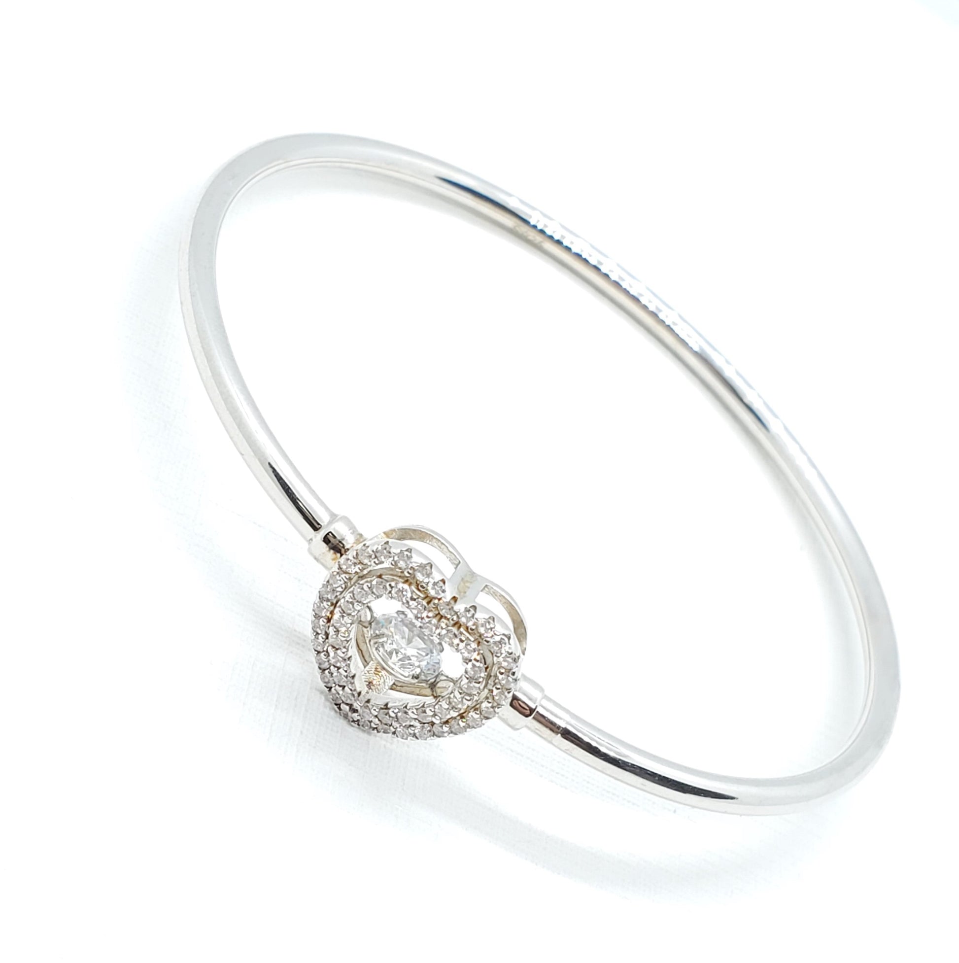 Exquisita joyería, para elevar tu estilo! , sisters jewelry, Just $600.00! ShopBangle corazón now at Sister'sJewelrySister'sJewelry{TAGS
