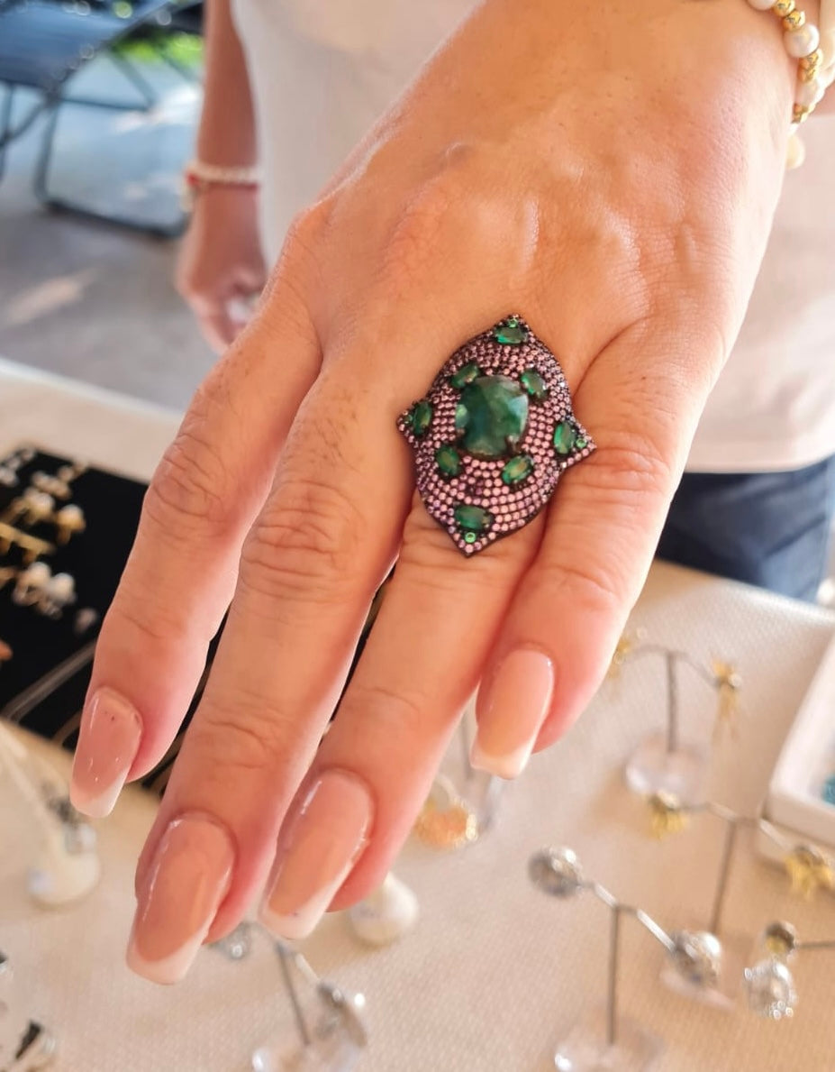 Exquisita joyería, para elevar tu estilo! , sisters jewelry, Just $2400.00! ShopAnillo grande morado con verde now at Sister'sJewelrySister'sJewelry{TAGS