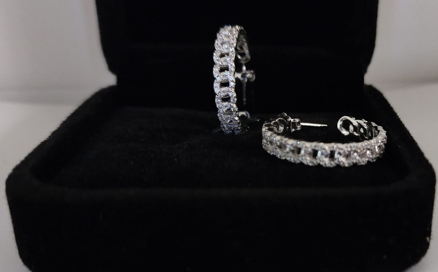 Joyería Fina, para toda ocasión, sisters jewelry, Just $950.00! ShopArgollas Medianas tipo eslabon now at Sister'sJewelrySister'sJewelry{TAGS