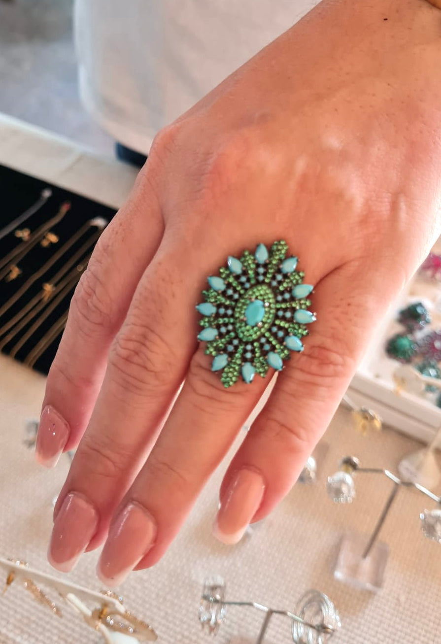Exquisita joyería, para elevar tu estilo! , sisters jewelry, Just $1800.00! ShopAnillo verde con turquesa now at Sister'sJewelrySister'sJewelry{TAGS