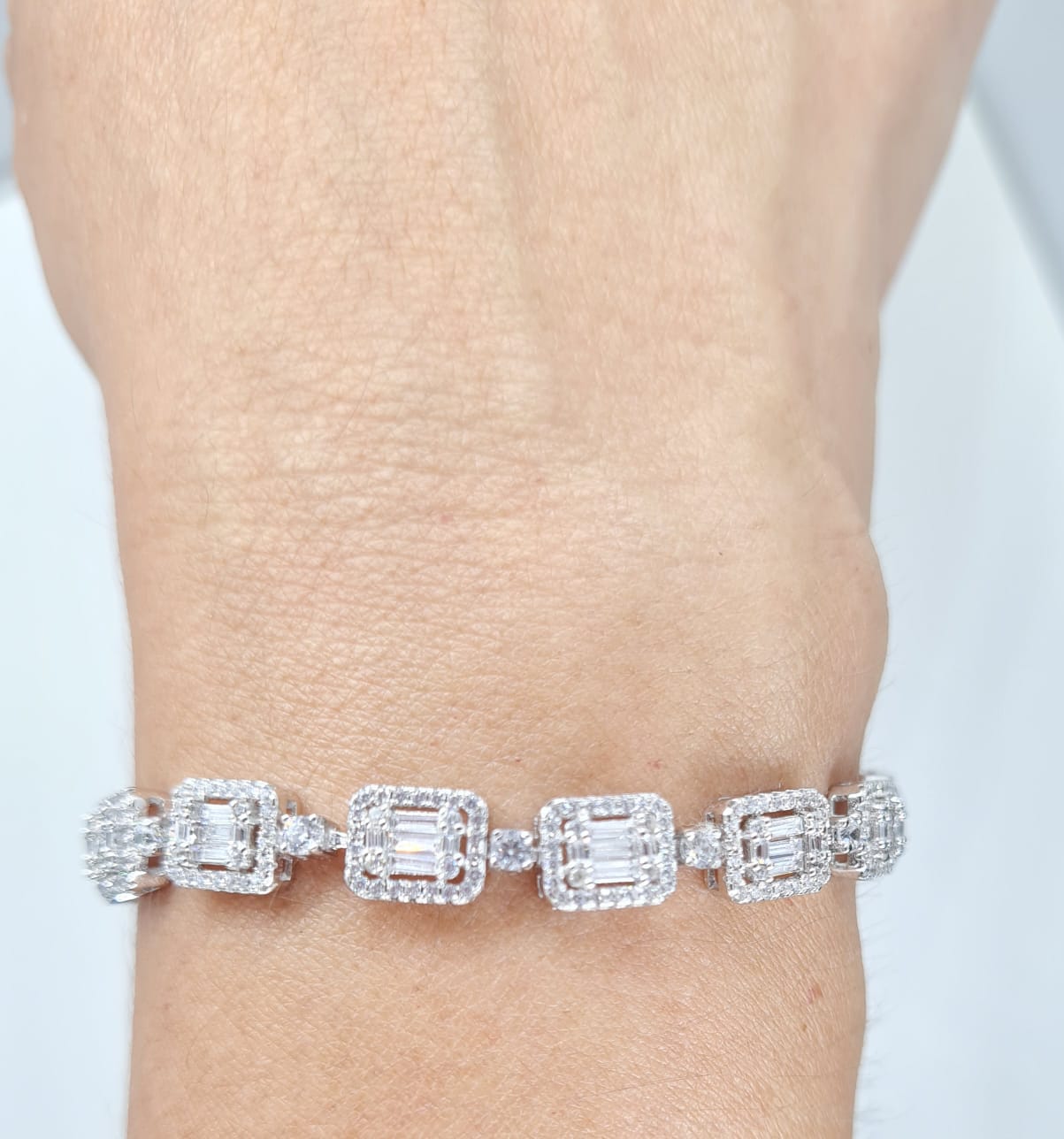 Exquisita joyería, para elevar tu estilo! , sisters jewelry, Just $1450.00! ShopPulsera de Zicones Cudrados now at Sister'sJewelrySister'sJewelry{TAGS