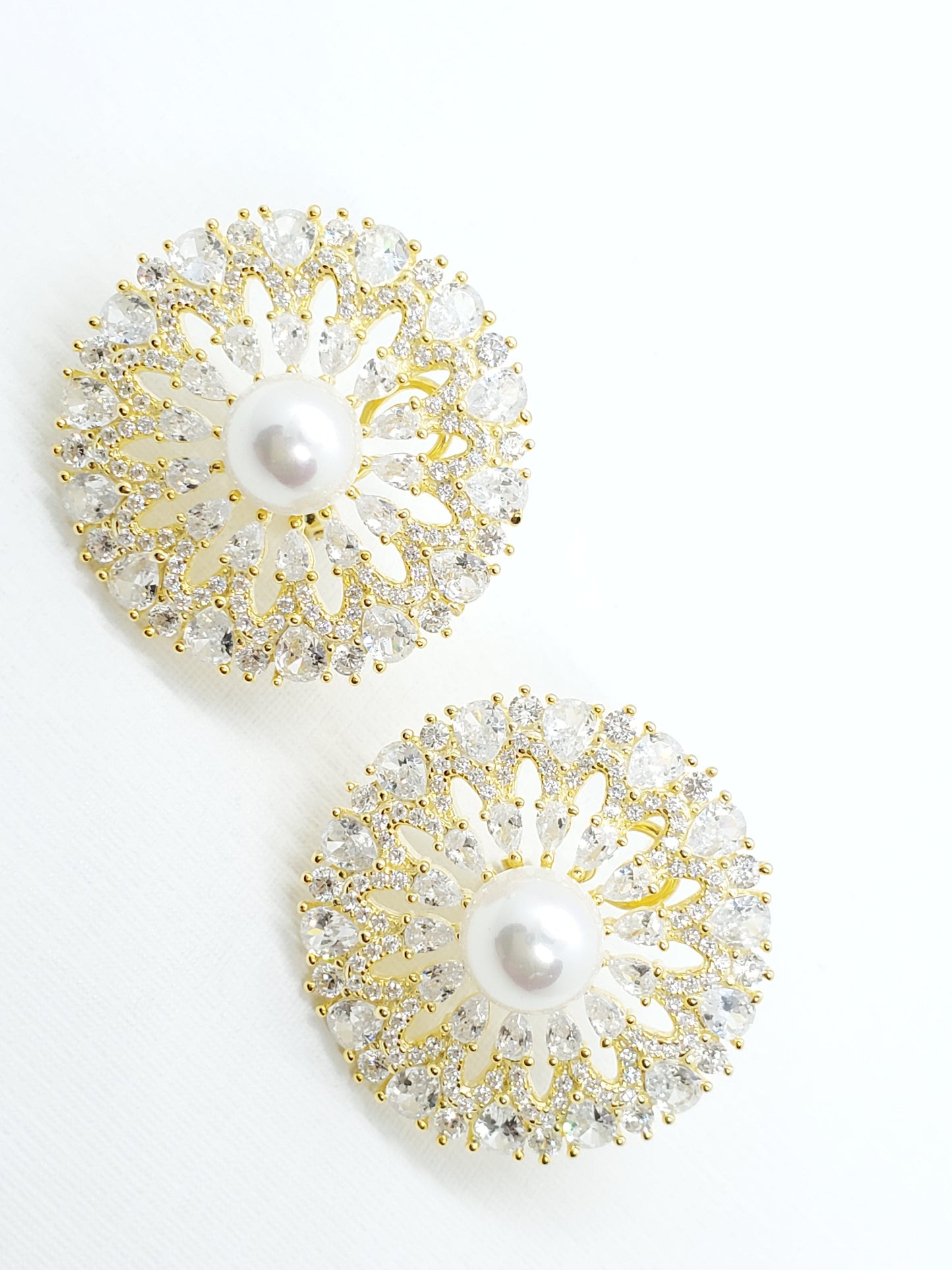 Joyería Fina, para toda ocasión, sisters jewelry, Just $1950.00! ShopAritos redondos maxi con perla now at Sister'sJewelrySister'sJewelry{TAGS