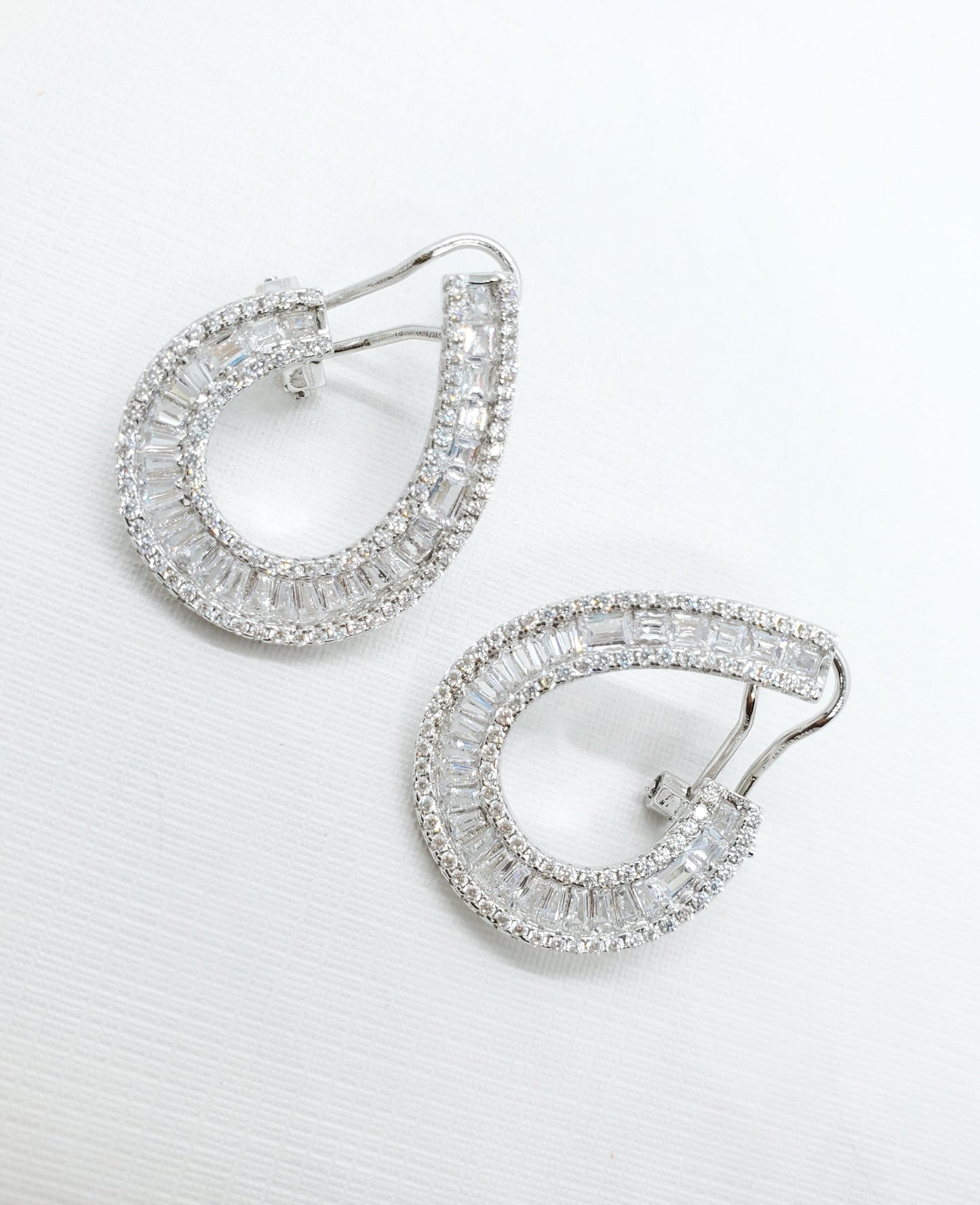 Exquisita joyería, para elevar tu estilo! , sisters jewelry, Just $1450.00! ShopAritos omega con zircones baguette now at Sister'sJewelrySister'sJewelry{TAGS