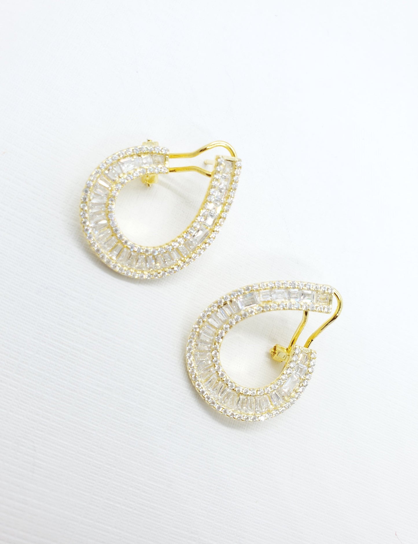 Exquisita joyería, para elevar tu estilo! , sisters jewelry, Just $1450.00! ShopAritos omega con zircones baguette now at Sister'sJewelrySister'sJewelry{TAGS