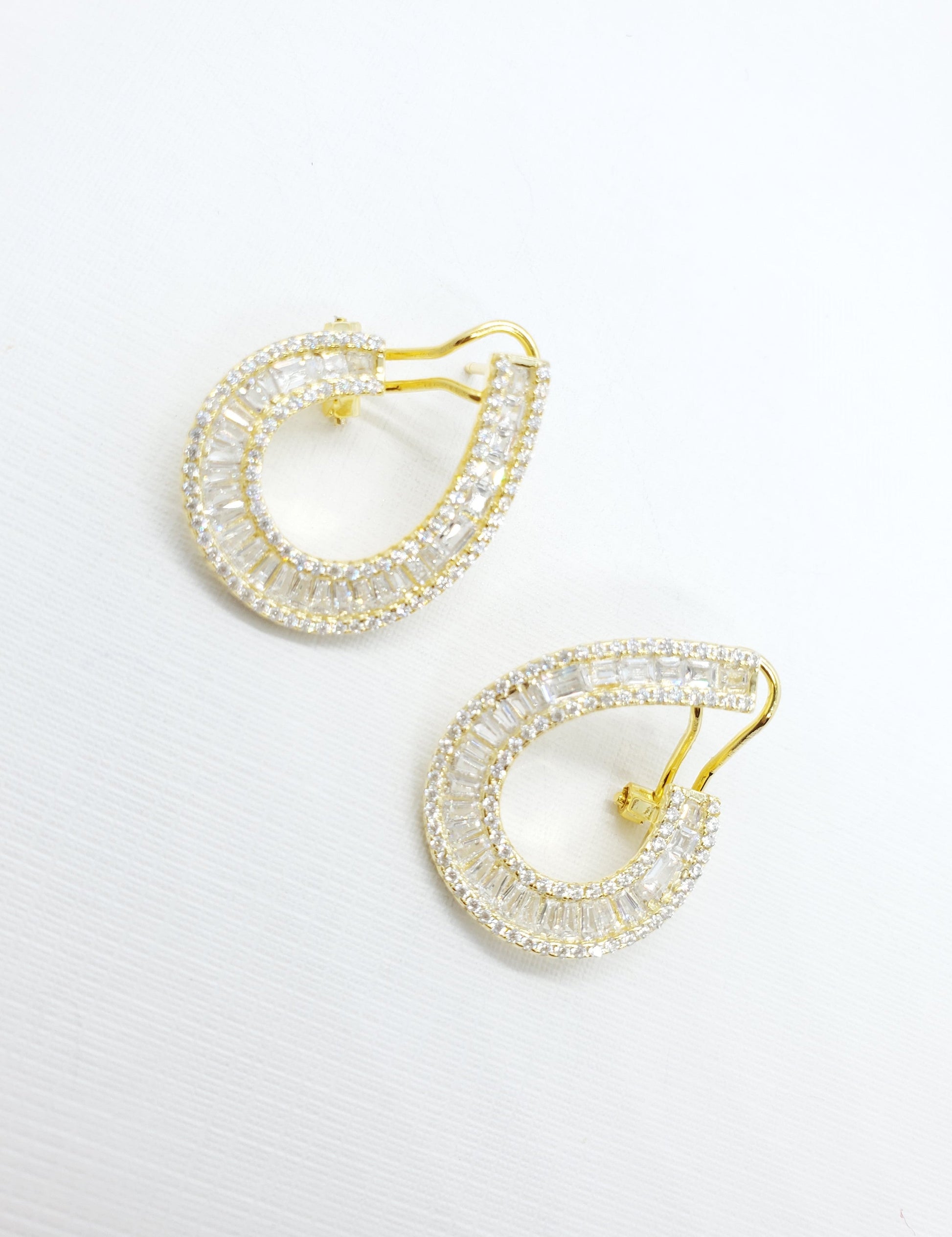 Exquisita joyería, para elevar tu estilo! , sisters jewelry, Just $1450.00! ShopAritos omega con zircones baguette now at Sister'sJewelrySister'sJewelry{TAGS