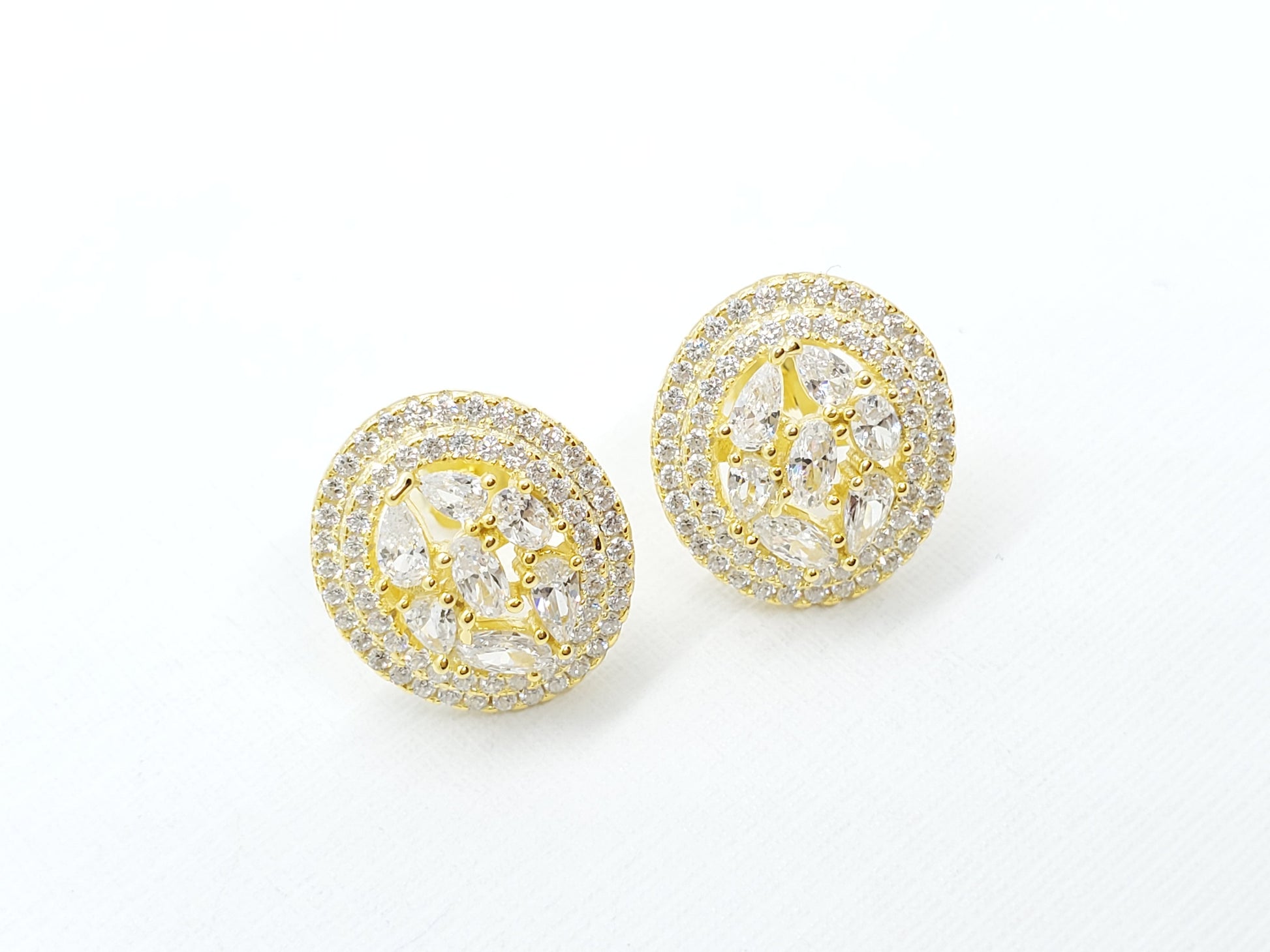 Joyería Fina, para toda ocasión } from {sisters jewelry} - Just $890.00! ShopAritos medianos zircones de colores now at Sister'sJewelrySister'sJewelryAritos