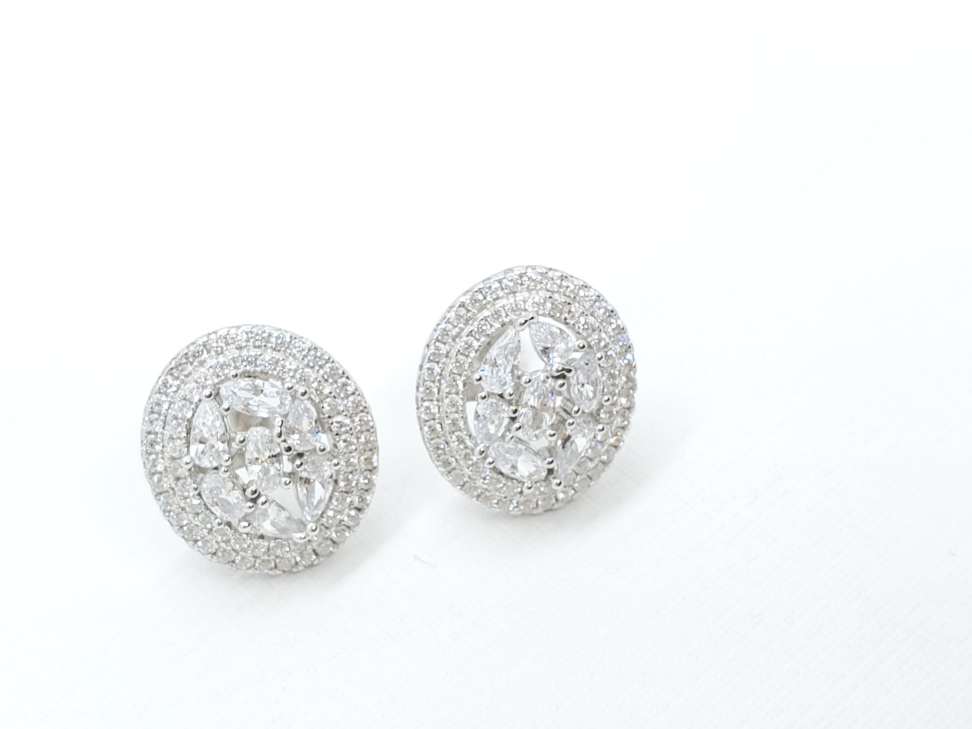 Joyería Fina, para toda ocasión } from {sisters jewelry} - Just $890.00! ShopAritos medianos zircones de colores now at Sister'sJewelrySister'sJewelryAritos